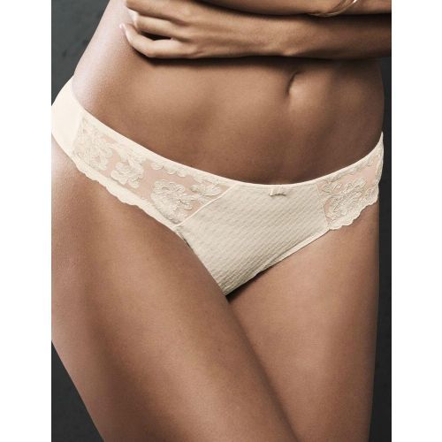 Rosa Faia by Anita Charlize Thong - Crystal